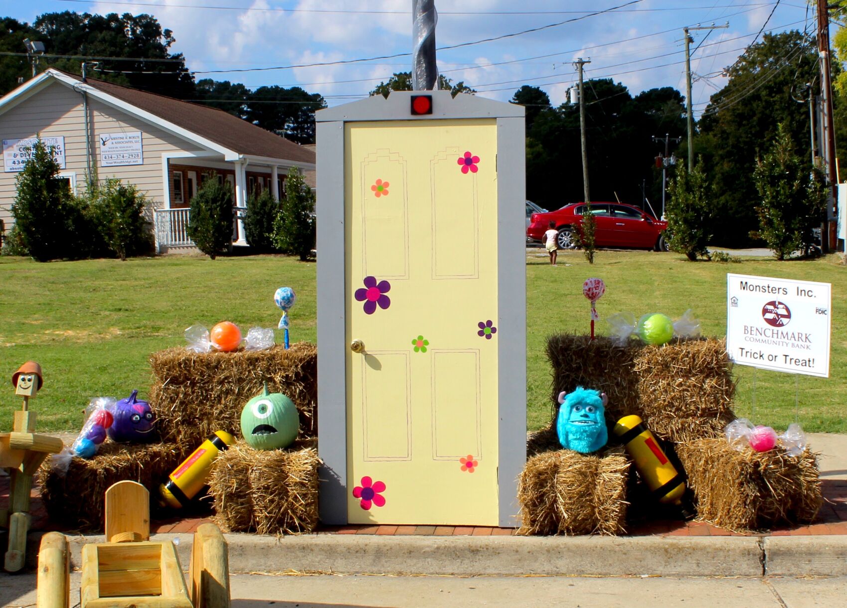 Lamppost contest open through October 18